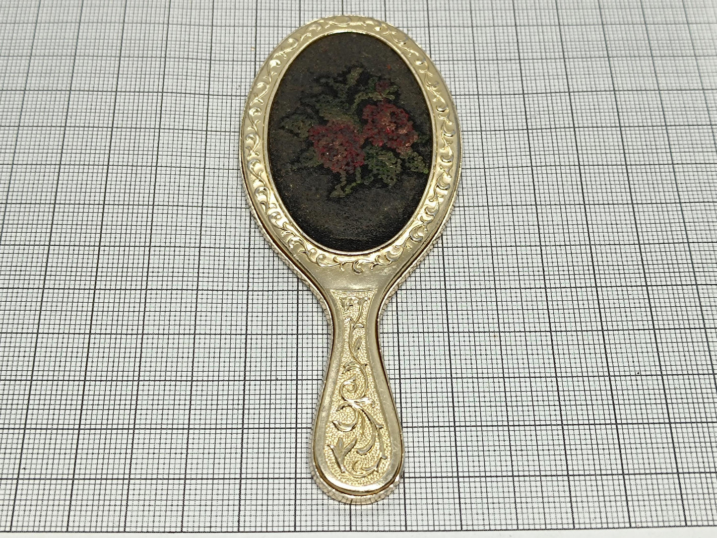 Hand mirror for doll __etsy:6702729044