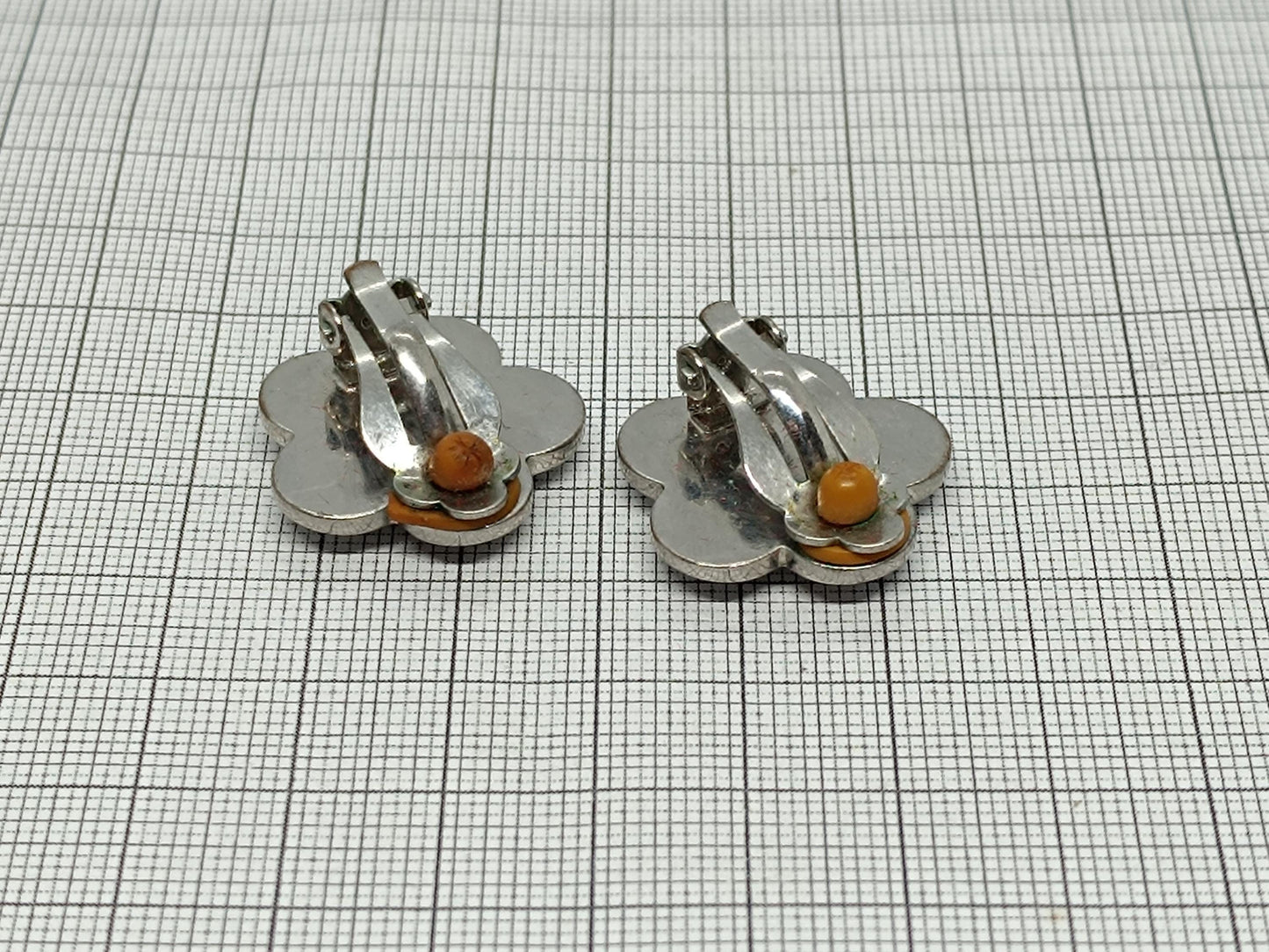 Vintage clip earrings pearlescent shine __etsy:6702105446