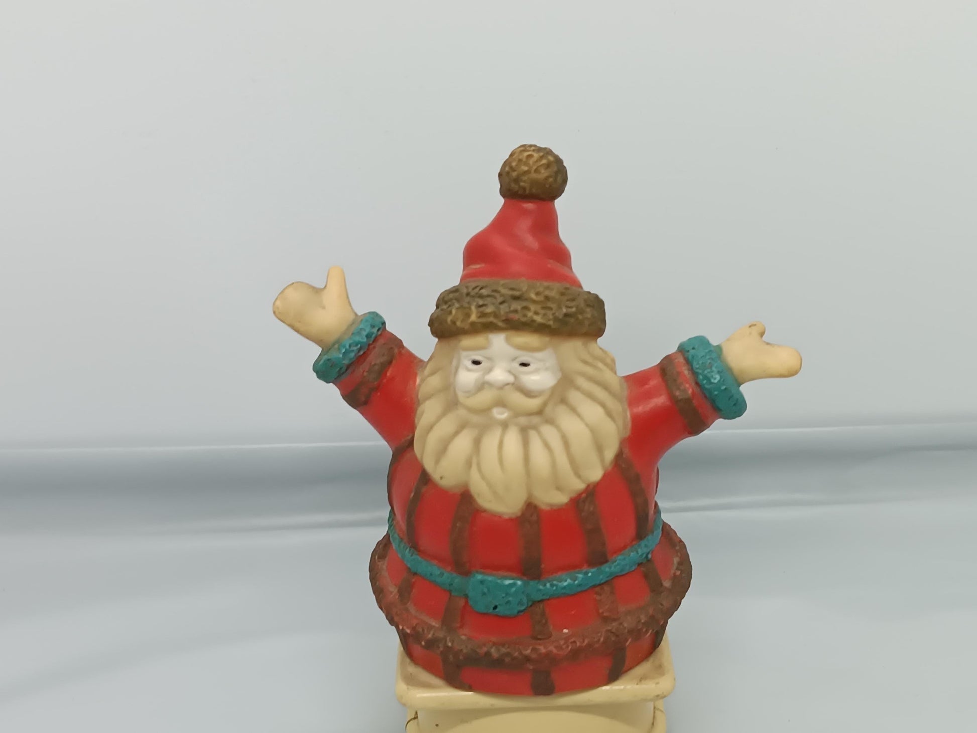 Glowing Santa Claus 220 v (etsy image id: 7170554933)