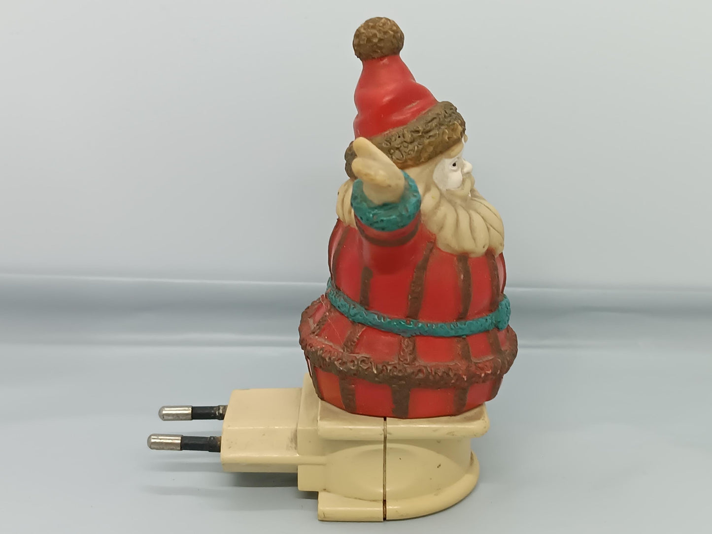 Glowing Santa Claus 220 v (etsy image id: 7122585314)