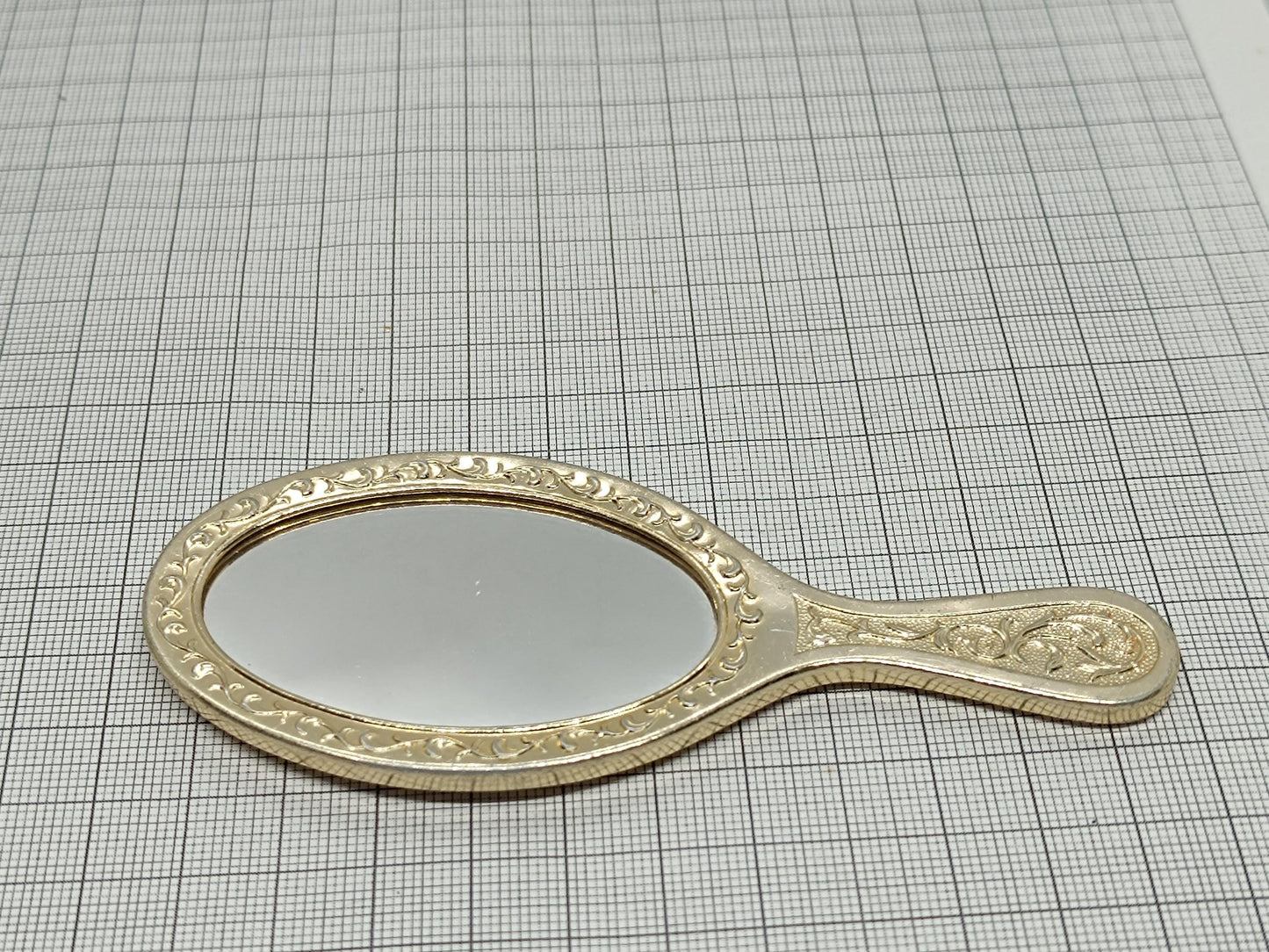 Hand mirror for doll __etsy:6750765715