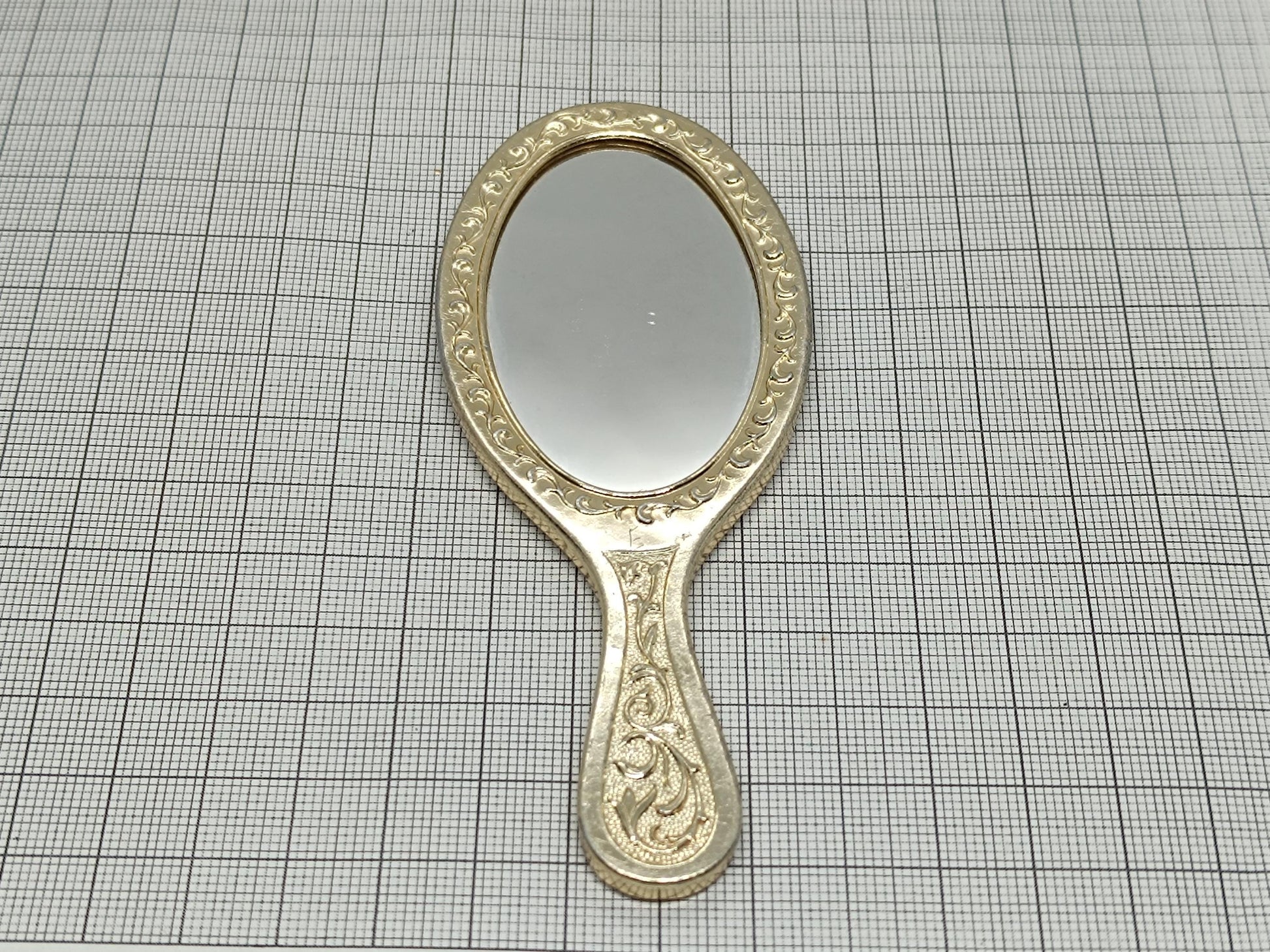 Hand mirror for doll __etsy:6750765719