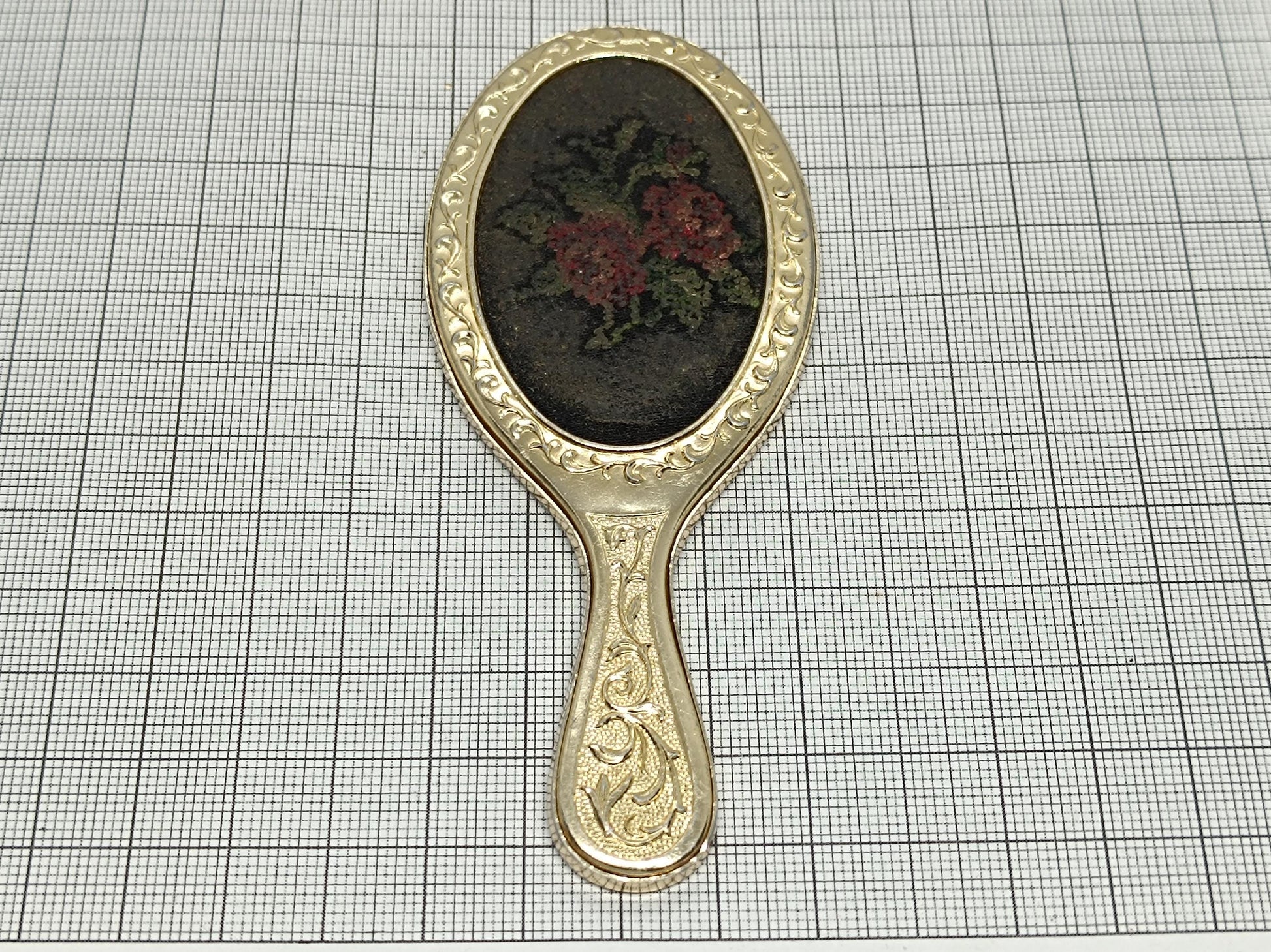 Hand mirror for doll __etsy:6702729044