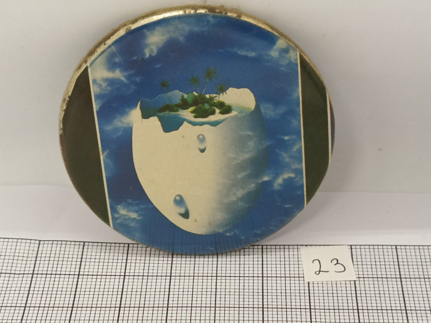 Pin Badge Egg and Island #23