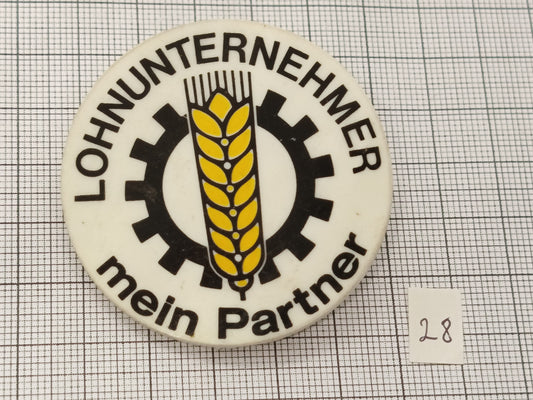 Pin Badge LOHNUNTERNEHM R mein Partne #28