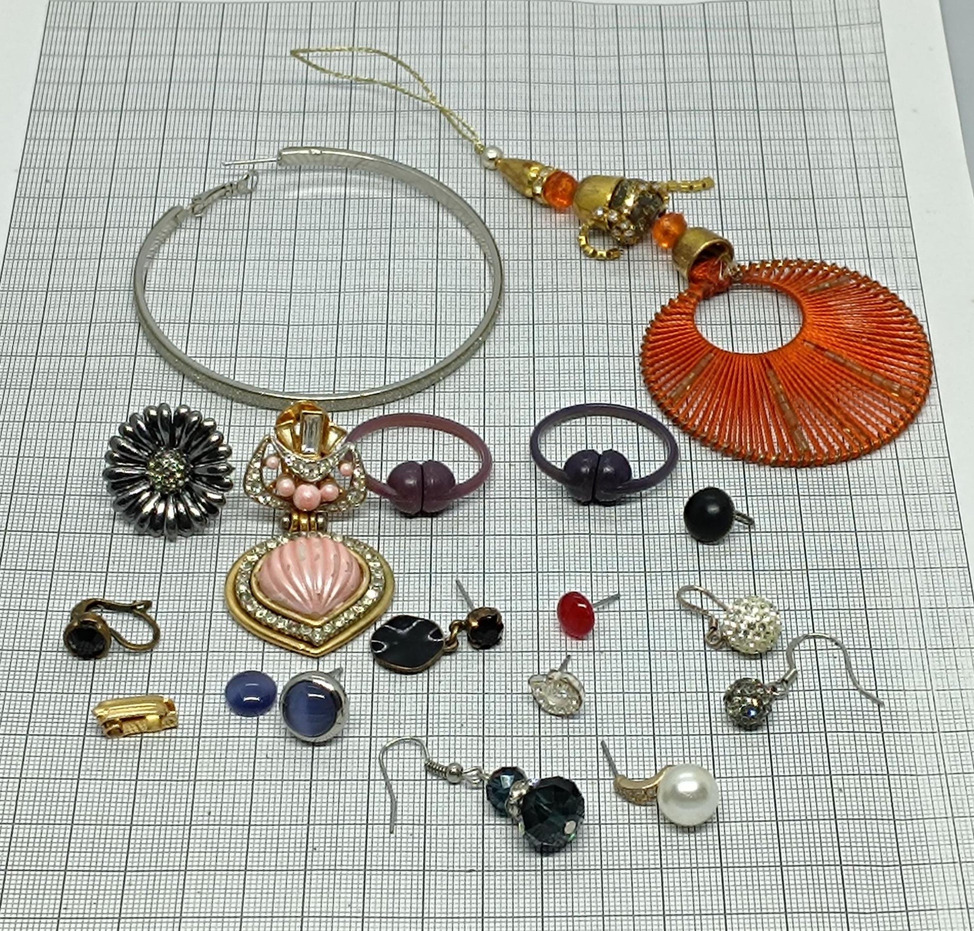 Lot of vintage single earrings __etsy:6750790941