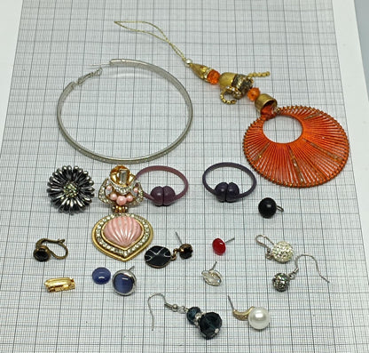 Lot of vintage single earrings __etsy:6702754790