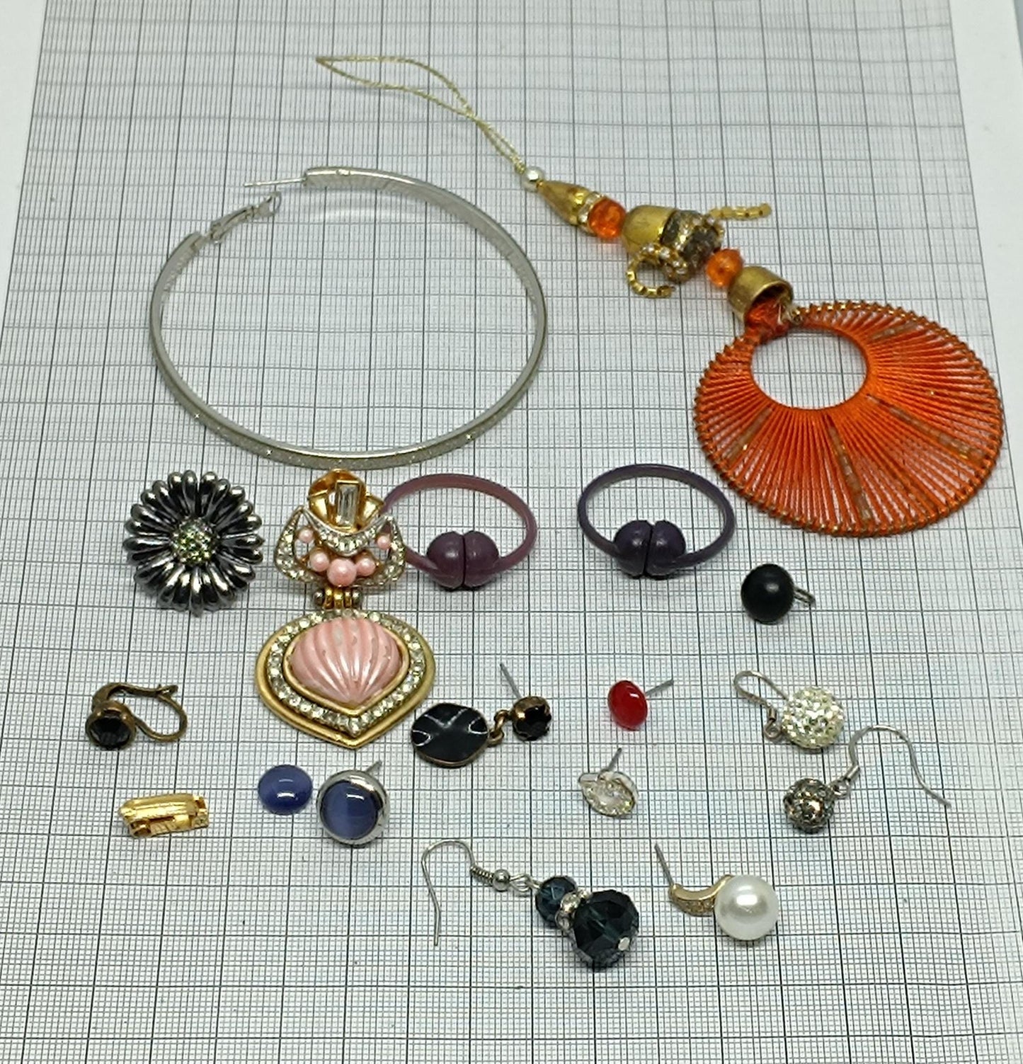 Lot of vintage single earrings __etsy:6750793221