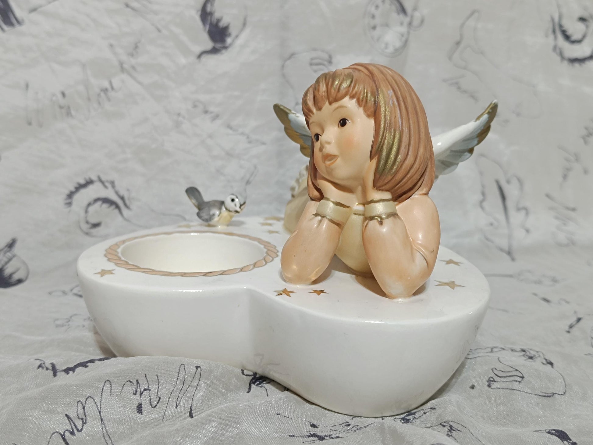 Porcelain figurine Goebel angel girl with wings candle holder heart shape 44071 Rare!