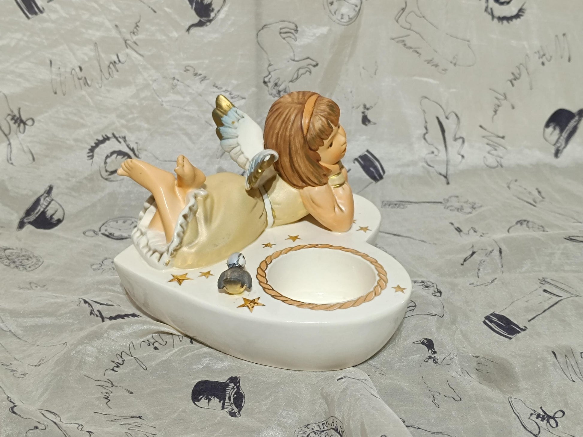 Porcelain figurine Goebel angel girl with wings candle holder heart shape 44071 Rare!