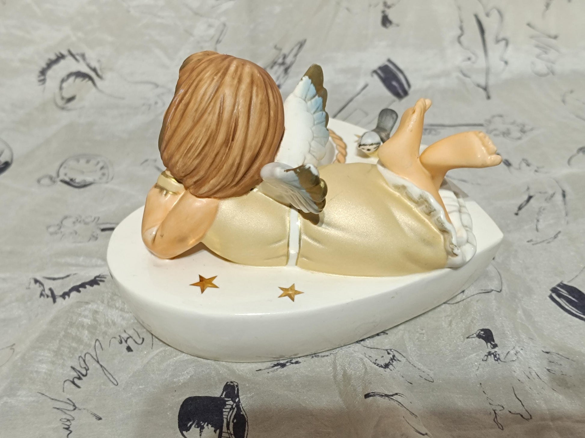 Porcelain figurine Goebel angel girl with wings candle holder heart shape 44071 Rare!