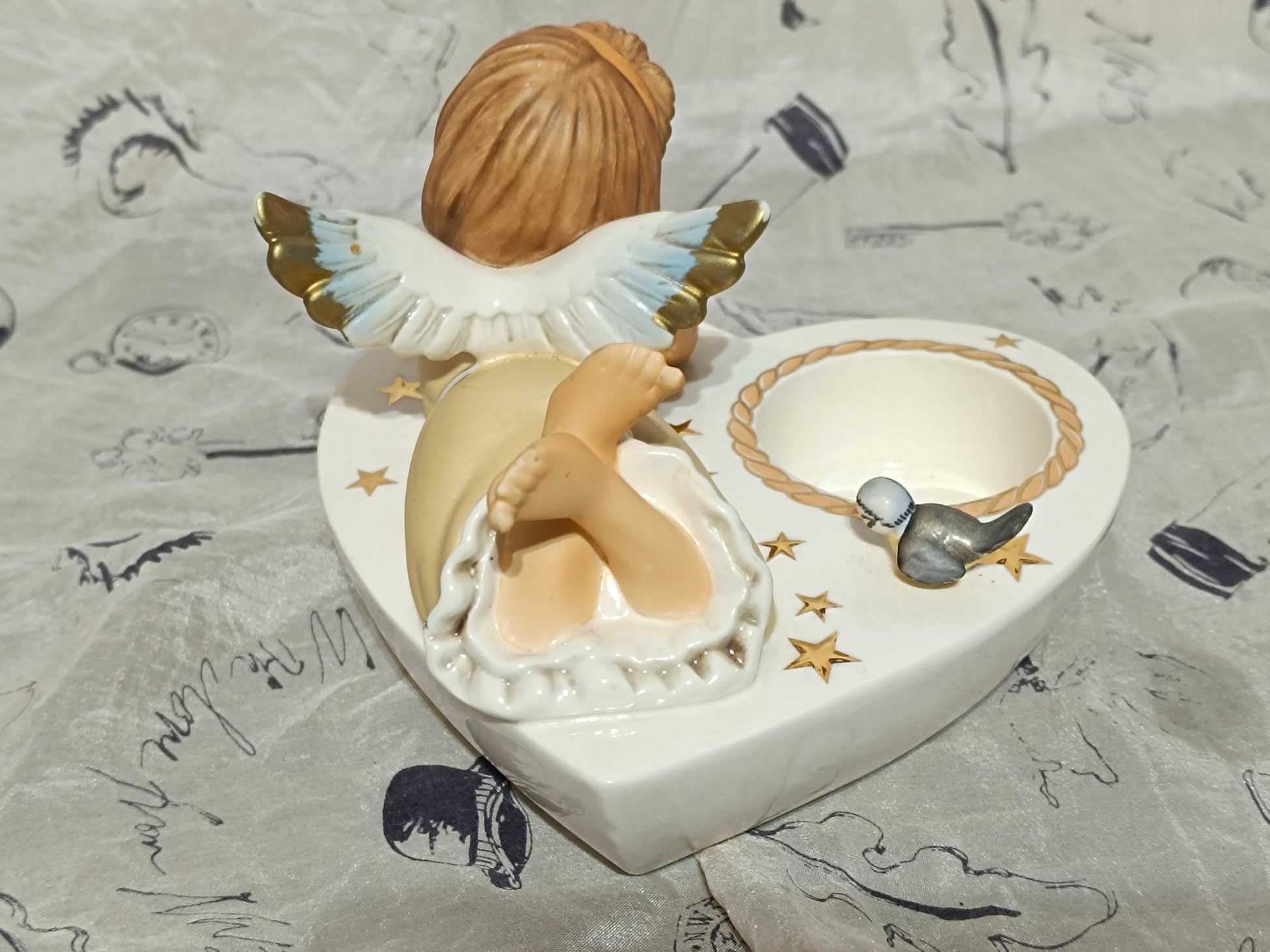 Porcelain figurine Goebel angel girl with wings candle holder heart shape 44071 Rare!