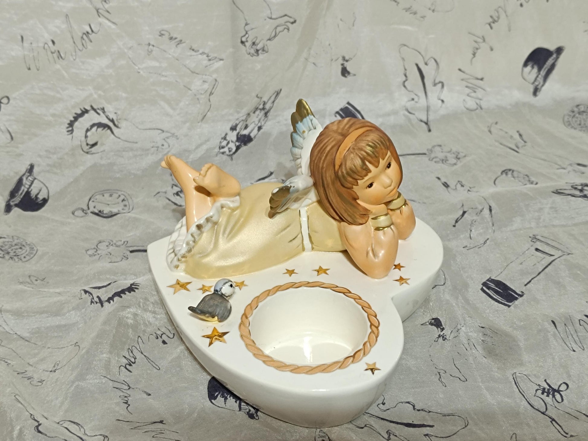 Porcelain figurine Goebel angel girl with wings candle holder heart shape 44071 Rare!
