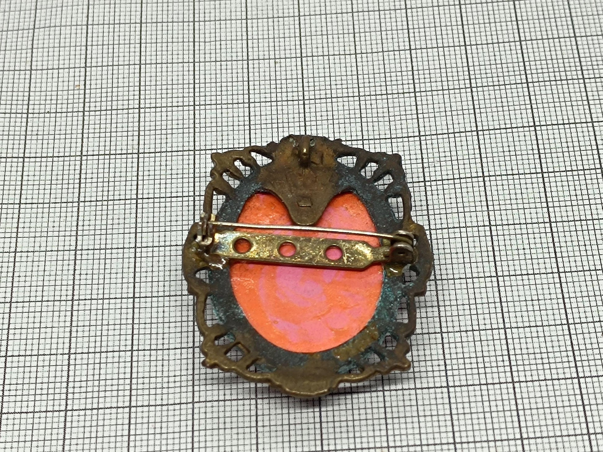 Vintage Brooch made of fabric and plastic __etsy:6702183546