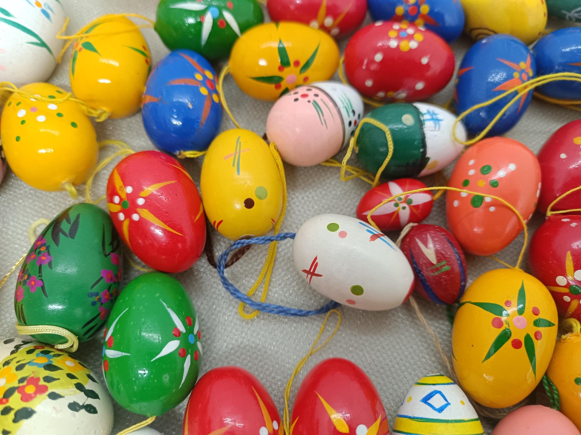 55 Vintage Easter wooden Small Eggs (etsy image id: 7722072180)