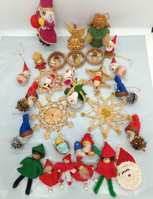 Vintage Lot of Wooden Christmas Ornaments Hand Made (etsy image id: 7169979389)