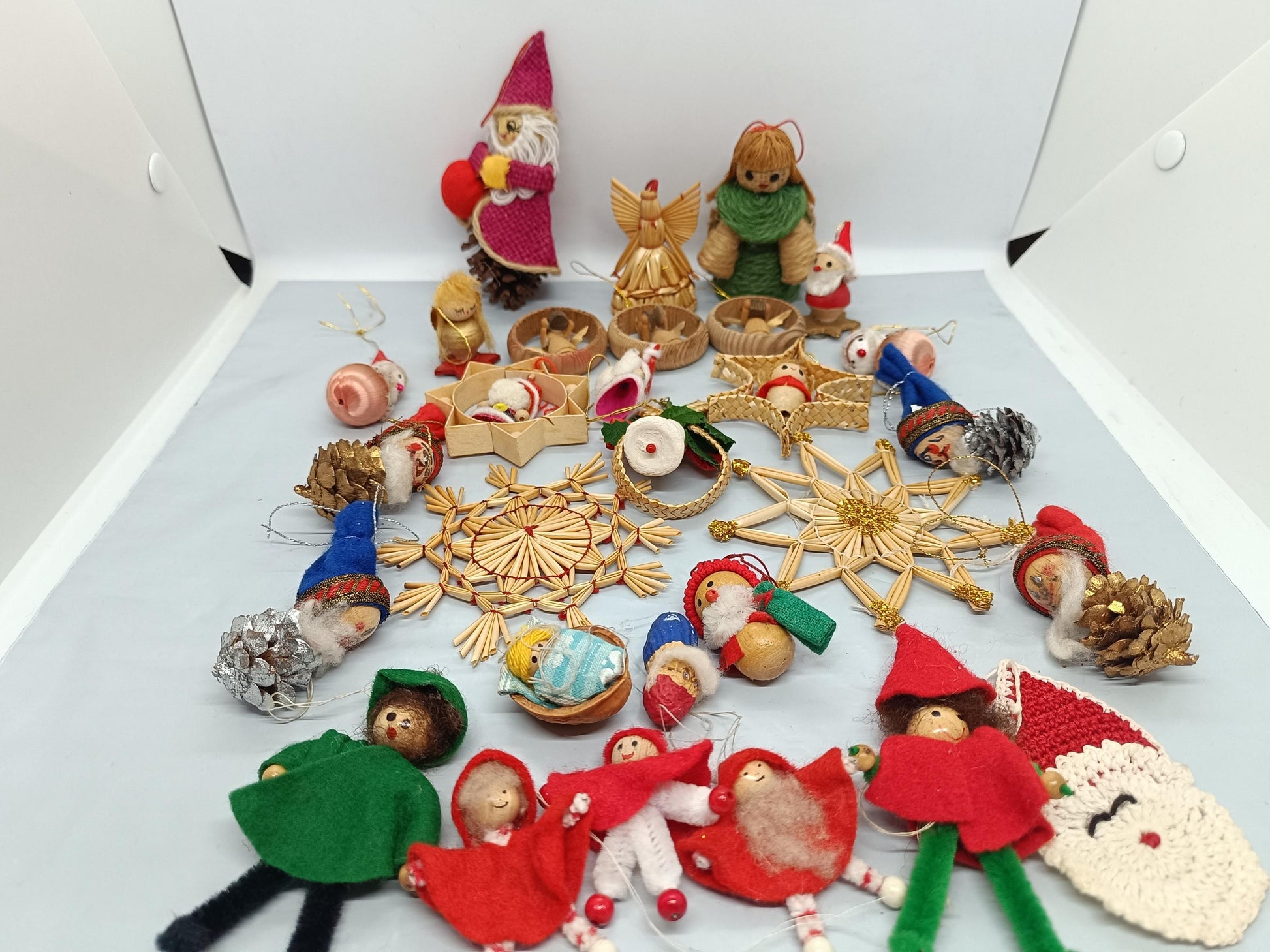 Vintage Lot of Wooden Christmas Ornaments Hand Made (etsy image id: 7122008366)