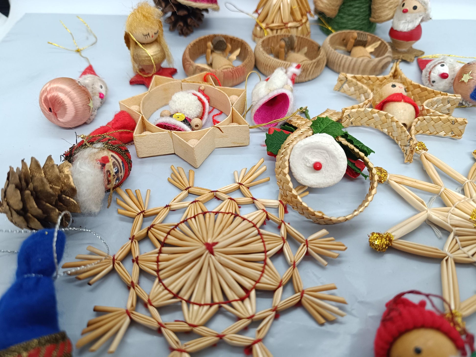 Vintage Lot of Wooden Christmas Ornaments Hand Made (etsy image id: 7122008566)