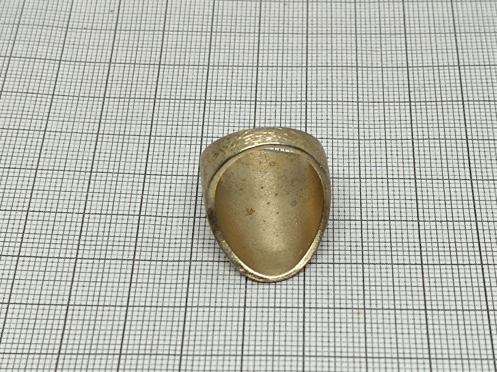 Vintage Ring gold colour size 8 __etsy:6750577035