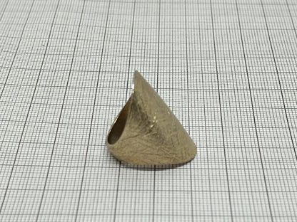 Vintage Ring gold colour size 8 __etsy:6750577033
