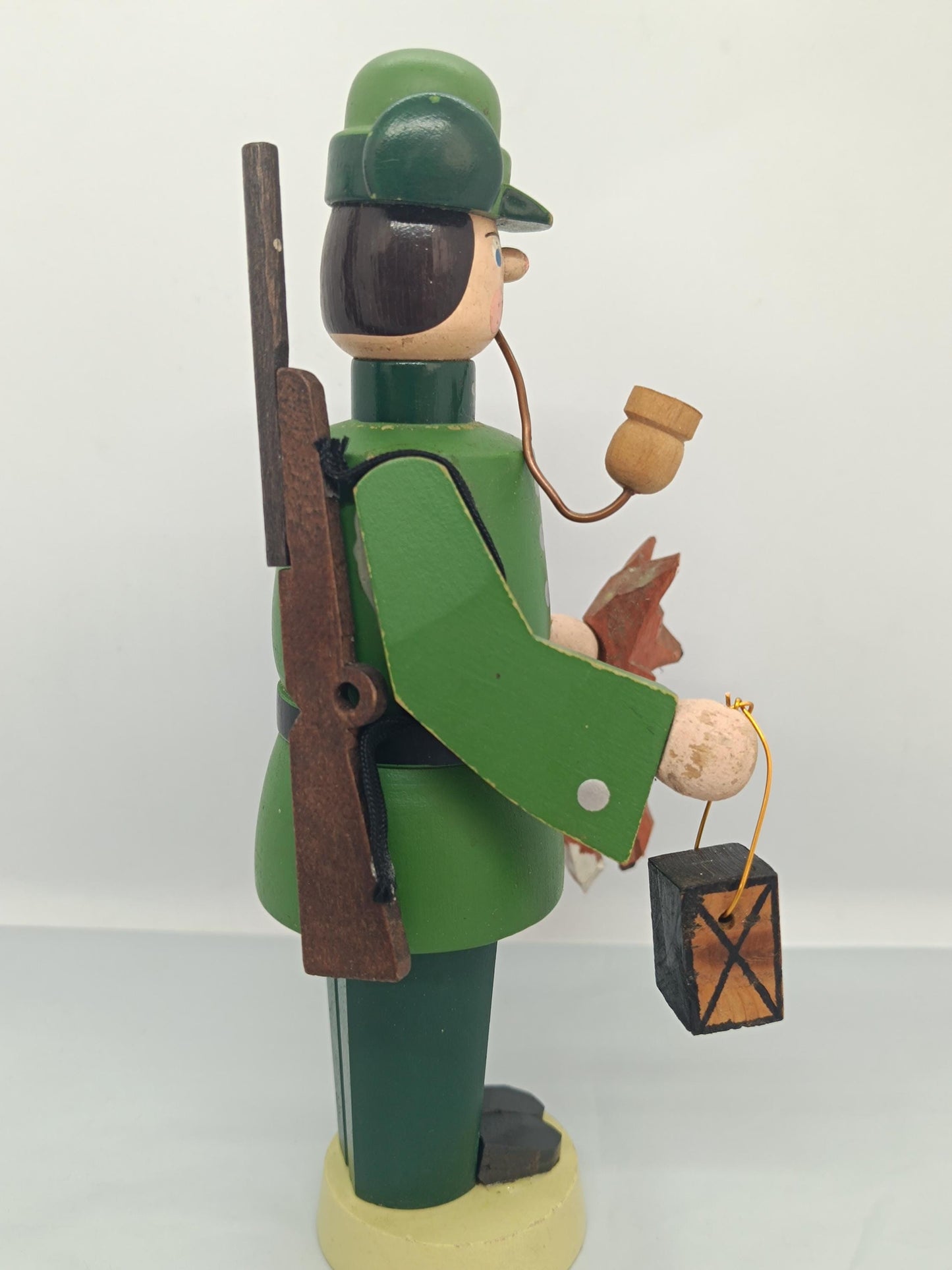 Vintage Wooden Erzgebirge Incense Smoker Raucher Hunter Seiffener Volkskunst 18 cm