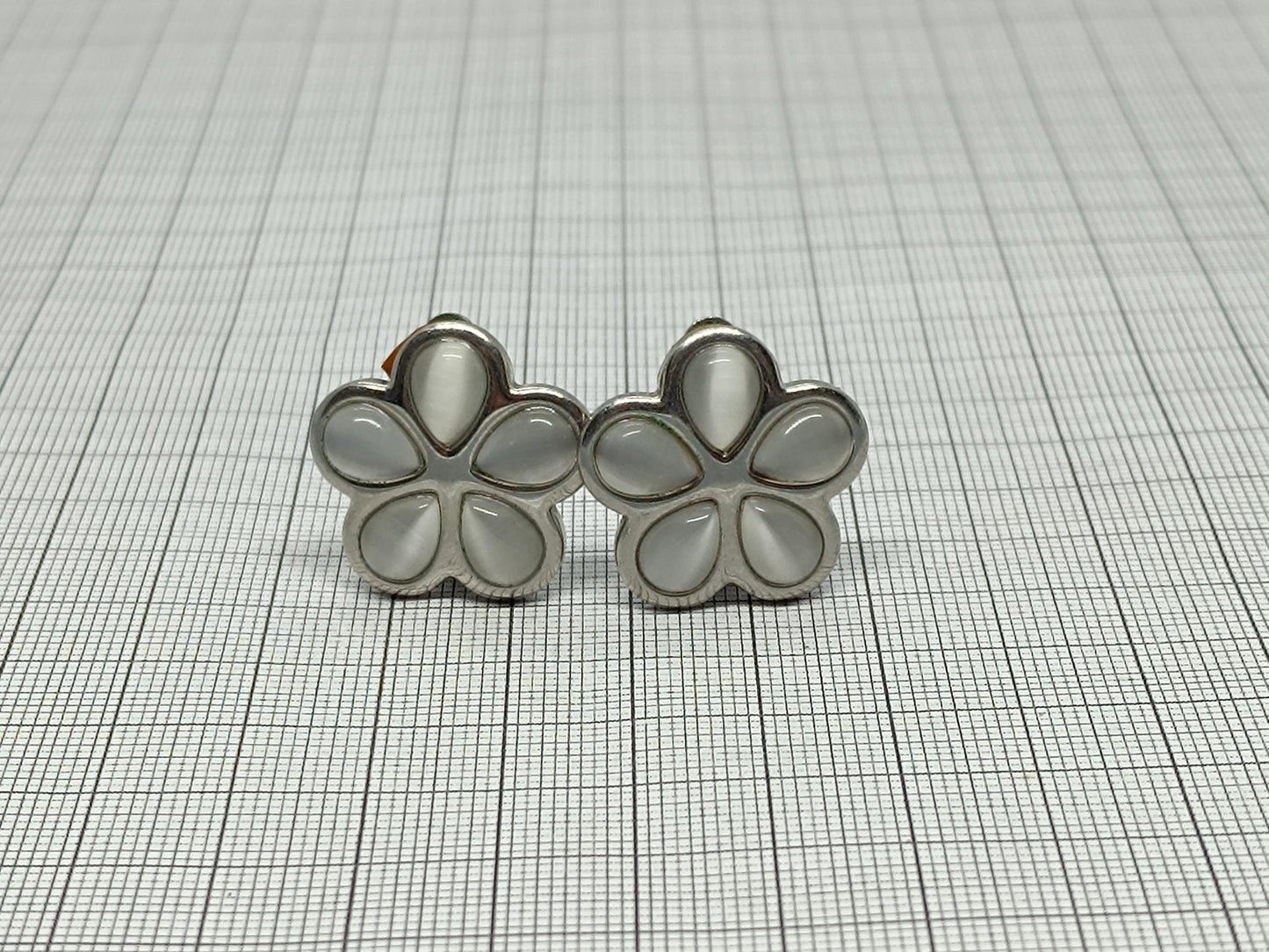 Vintage clip earrings pearlescent shine __etsy:6750139531