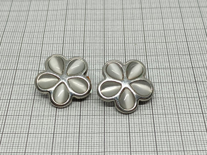 Vintage clip earrings pearlescent shine __etsy:6702105442
