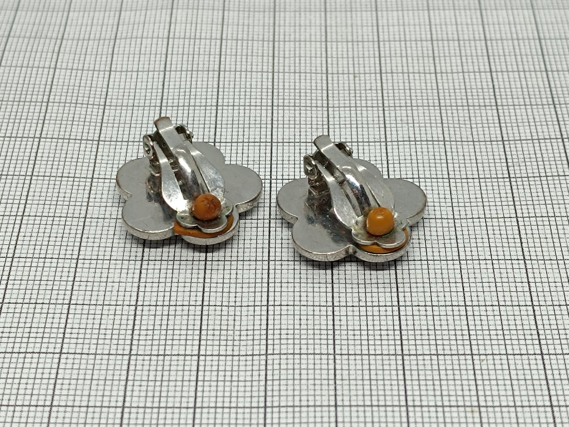 Vintage clip earrings pearlescent shine __etsy:6702105446