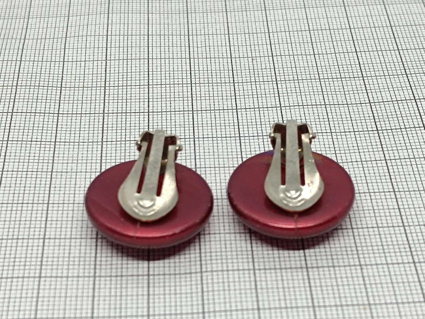 Vintage clip earrings red round __etsy:6702115154