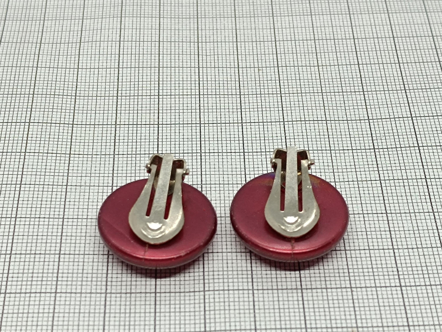 Vintage clip earrings red round __etsy:6750149289