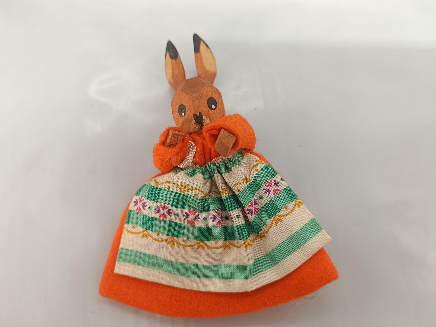 Vtg Ostern Rabbits Wood and Fabric __etsy:7810232539
