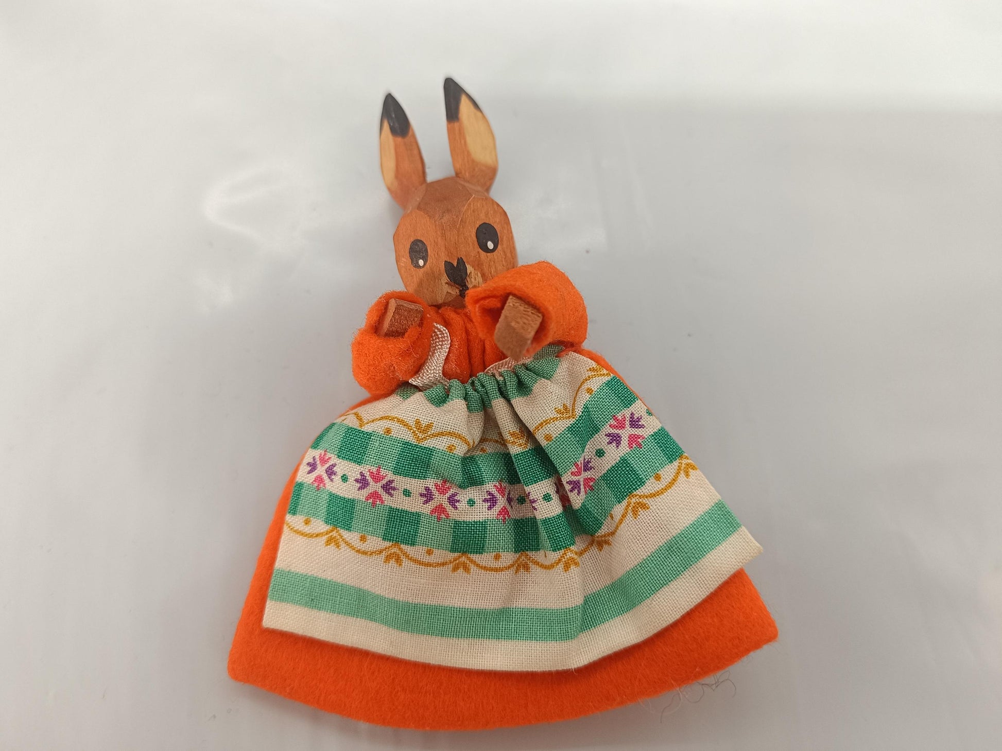 Vtg Ostern Rabbits Wood and Fabric __etsy:7810232539
