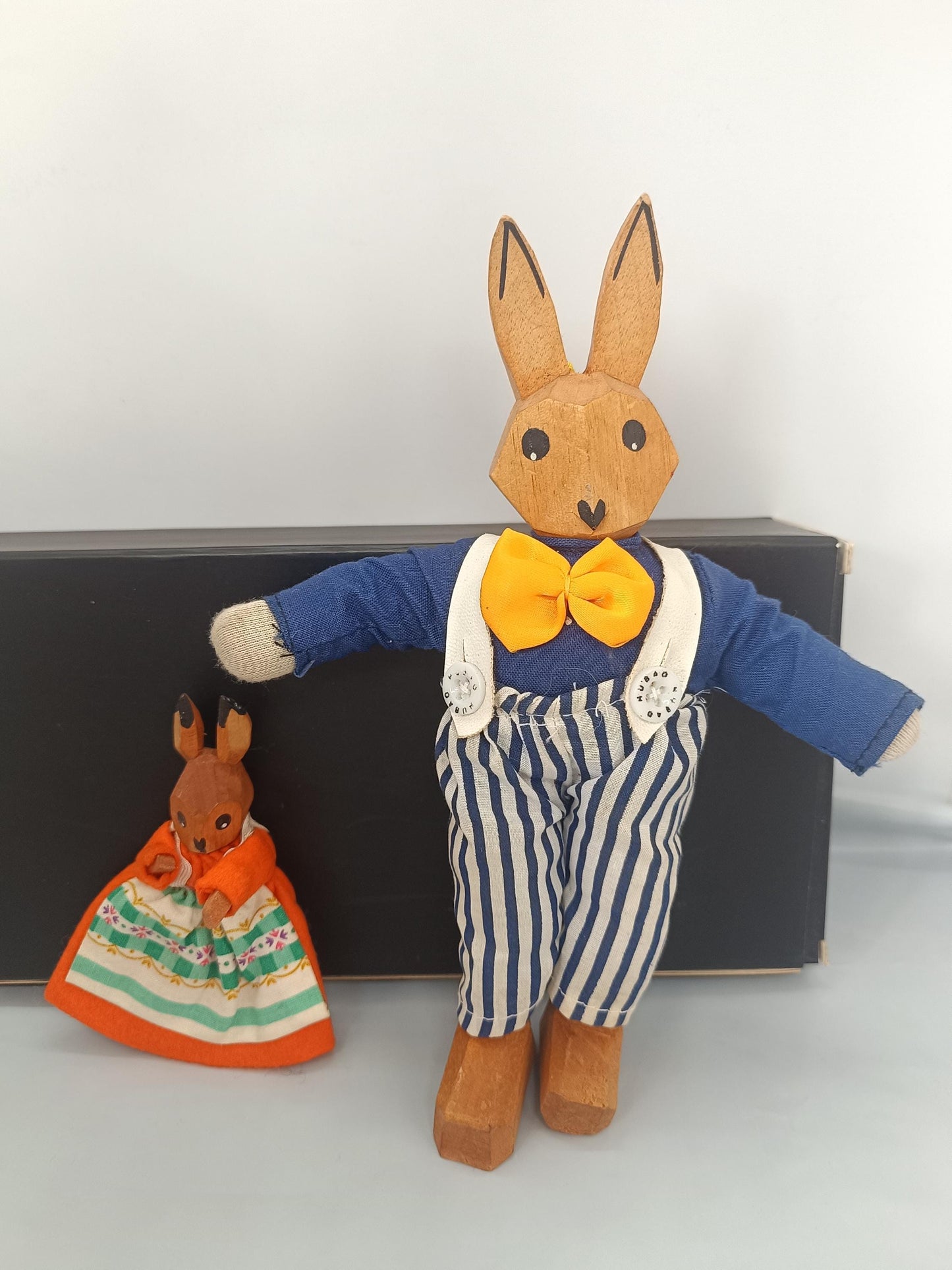 Vtg Ostern Rabbits Wood and Fabric __etsy:7810231989