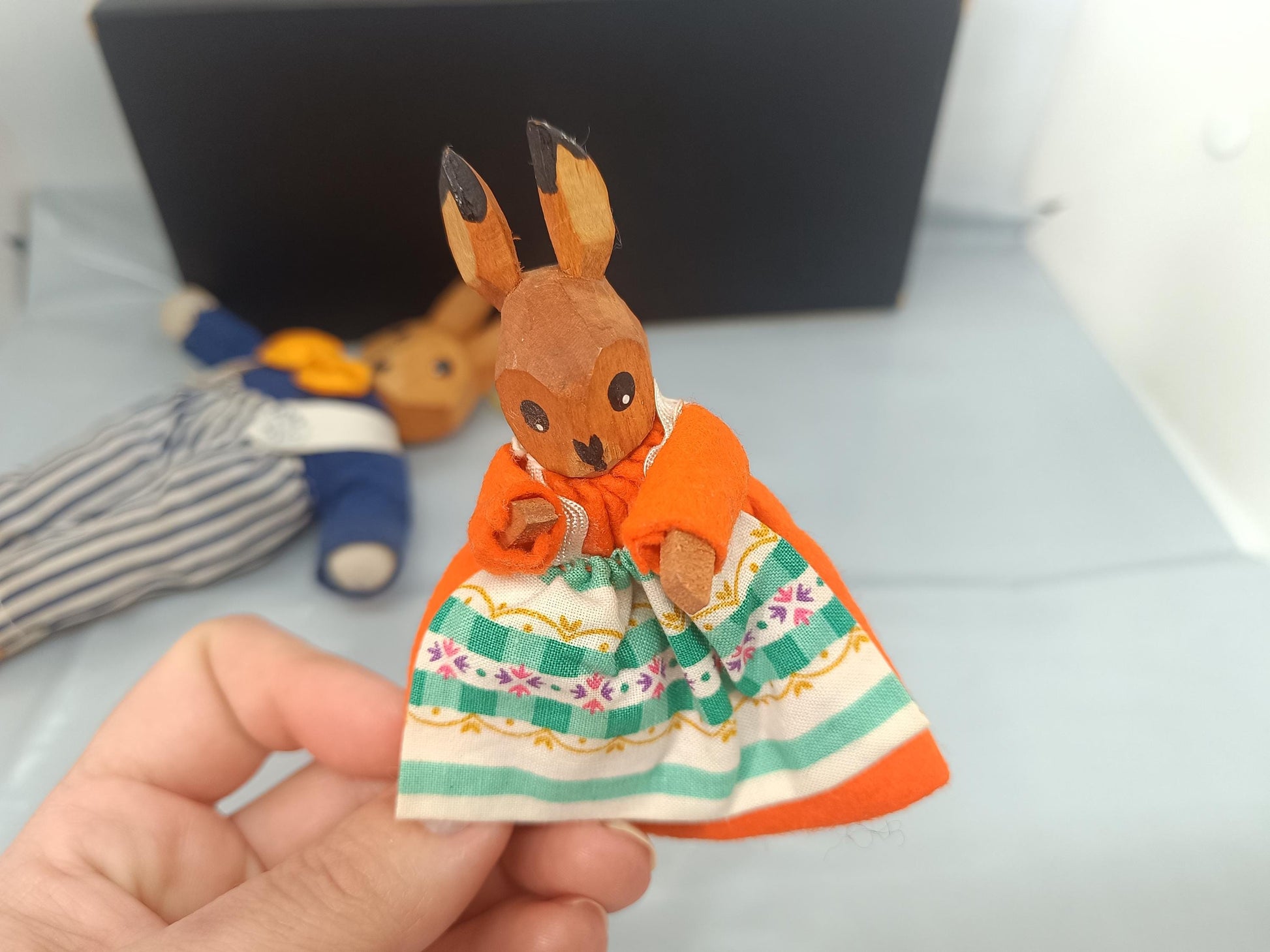 Vtg Ostern Rabbits Wood and Fabric __etsy:7762286382